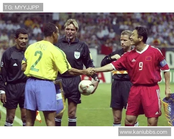 回顾02年国足与巴西对决的阵容分析与比赛精彩瞬间