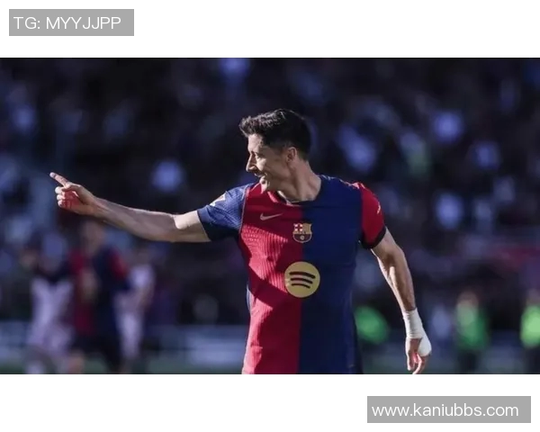 莱万带领球队再创辉煌赛季表现引发球迷热议与期待