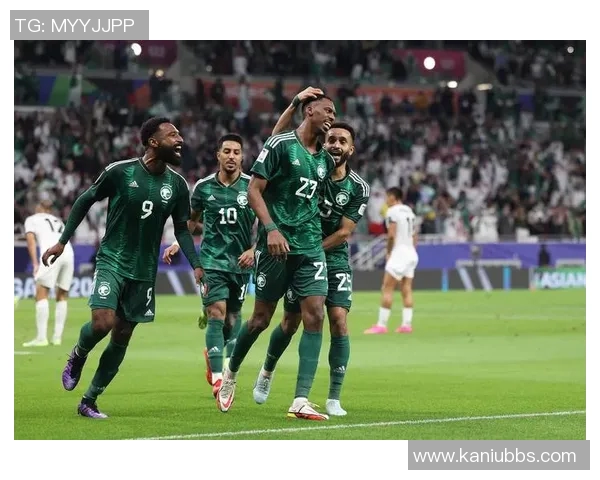 阿联酋与沙特世预赛激战在即球迷期待精彩对决与晋级希望 阿联酋与沙特世预赛激战在即球迷期待精彩对决与晋级希望