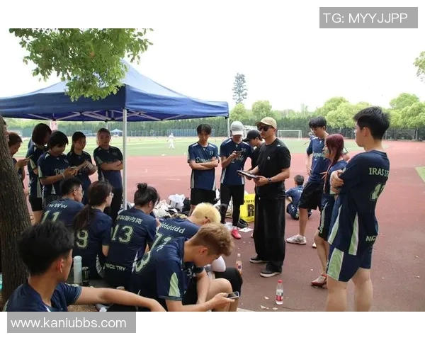 飞盘技术的魅力与挑战:深入探讨杭州飞盘队的战术与训练心得 飞盘技术的魅力与挑战:深入探讨杭州飞盘队的战术与训练心得