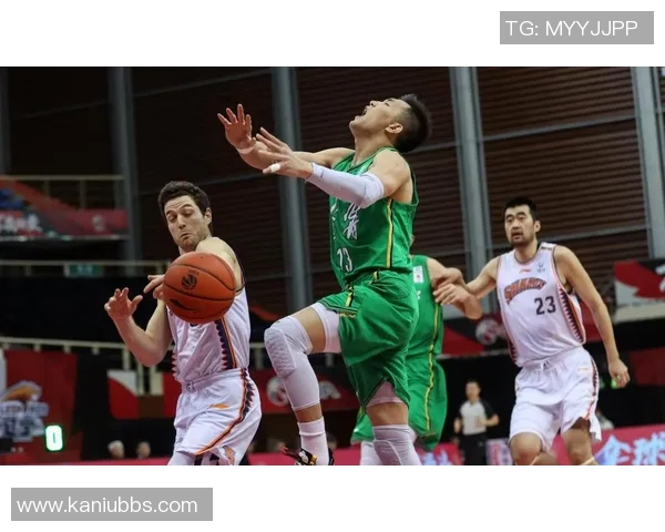 CBA赛场激战广东队对决深圳队决胜时刻谁能笑到最后 CBA赛场激战广东队对决深圳队决胜时刻谁能笑到最后