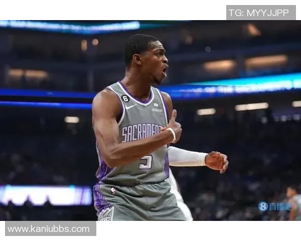 德阿隆福克斯如何在NBA赛场上崭露头角成就自己的篮球梦想 德阿隆福克斯如何在NBA赛场上崭露头角成就自己的篮球梦想